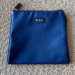 tumi toiletry